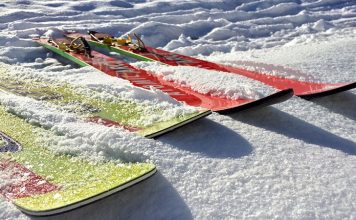 Rodzinne wyjazdy narciarskie – organizować samodzielnie czy wybrać wyjazd w biurem