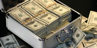 Ile zarabia lekarz w USA miesięcznie?