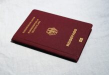 Co jest ważniejsze dowód czy paszport? Co jest ważniejsze dowód czy paszport?