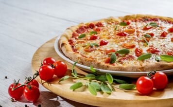 Czy Włosi jedzą brzegi pizzy? Czy Włosi jedzą brzegi pizzy?