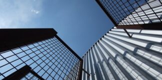 Ile godzin dziennie pracują Włosi?