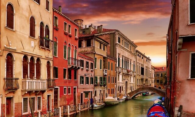 Ile kosztuje pływanie gondolą w Wenecji?
