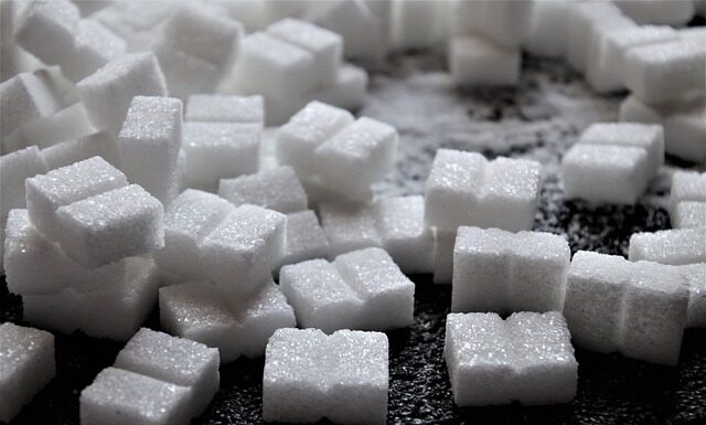 Czy do wina dodaje się cukier?