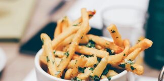 Ile kosztują frytki w Czechach?