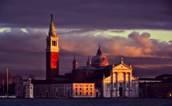 Ile się płynie z Wenecji na Lido?