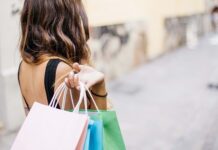 Dlaczego Czesi robią zakupy w Polsce? Dlaczego Czesi robią zakupy w Polsce?