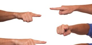 Czego nie pokazywać na dowodzie?