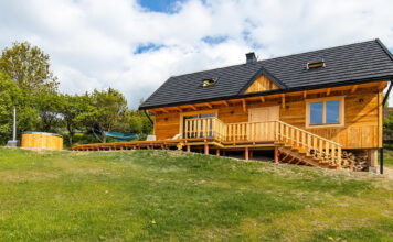 Poranna kawa z widokiem na Tatry, czyli o sile prostych górskich rytuałów chata na wysokosci