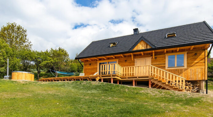 Poranna kawa z widokiem na Tatry, czyli o sile prostych górskich rytuałów chata na wysokosci